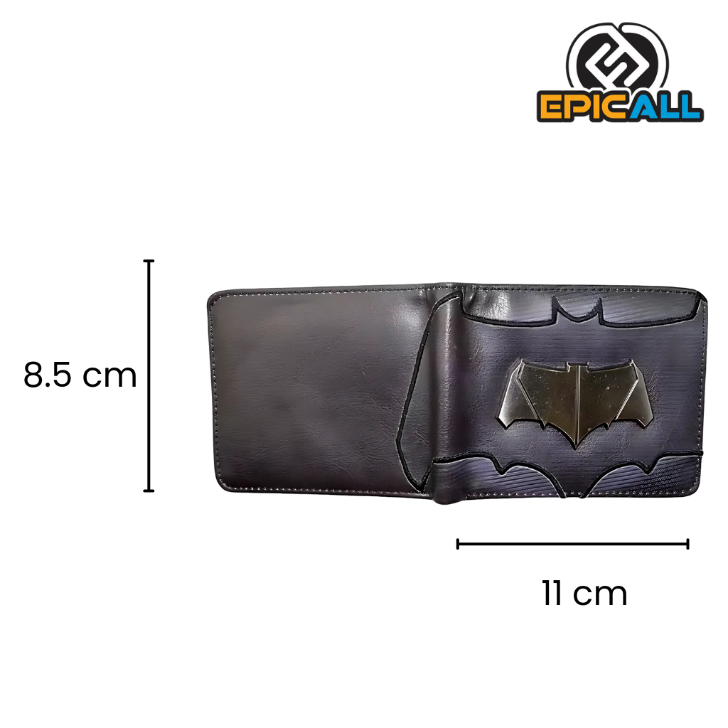 Medidas de la billetera cerrada, 8.5cm de alto por 11cm de ancho.