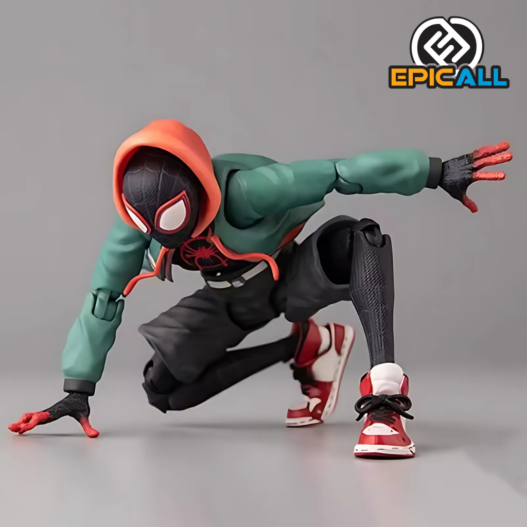 Figura agachada con la capucha del sueter .