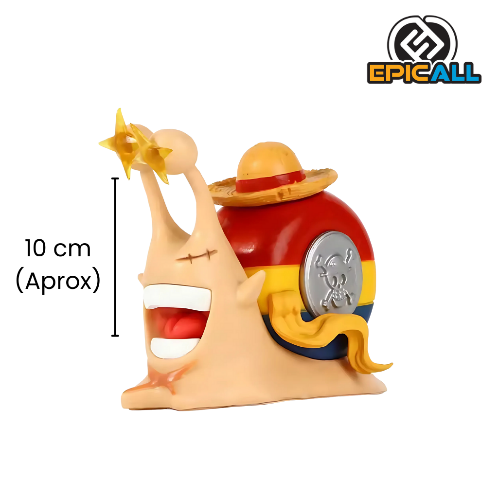 Una figura de un Den Den Mushi, el caracol parlante de One Piece. Tiene forma de caracol, con un sombrero de paja y los colores característicos de Luffy. Es de color rojo, amarillo y blanco.