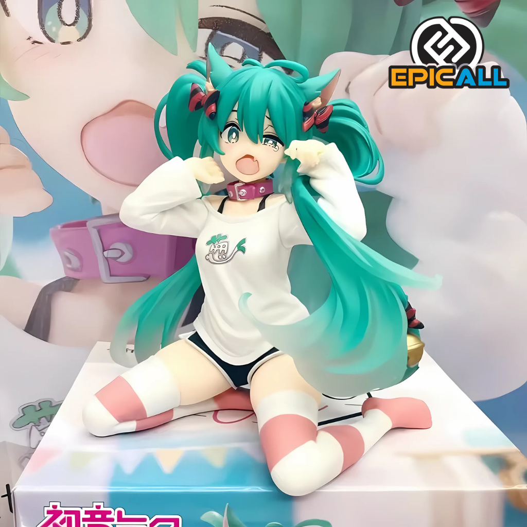 Foto real de la figura de hatsune miku encima de su caja