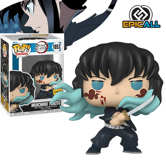 Un Funko POP de Muichiro Tokito de Demon Slayer version Chase. La figura tiene el pelo negro liso con las puntas de color verde turquesa, y sus ojos son de un azul brillante y profundo. Viste el uniforme oscuro de los Cazadores de Demonios con mangas sueltas de color verde turquesa que simulan el efecto de la niebla. Muichiro sostiene una espada nichirin con una guarda rectangular en una pose de ataque. La figura tiene los ojos grandes y redondos, característicos de los Funko POP.