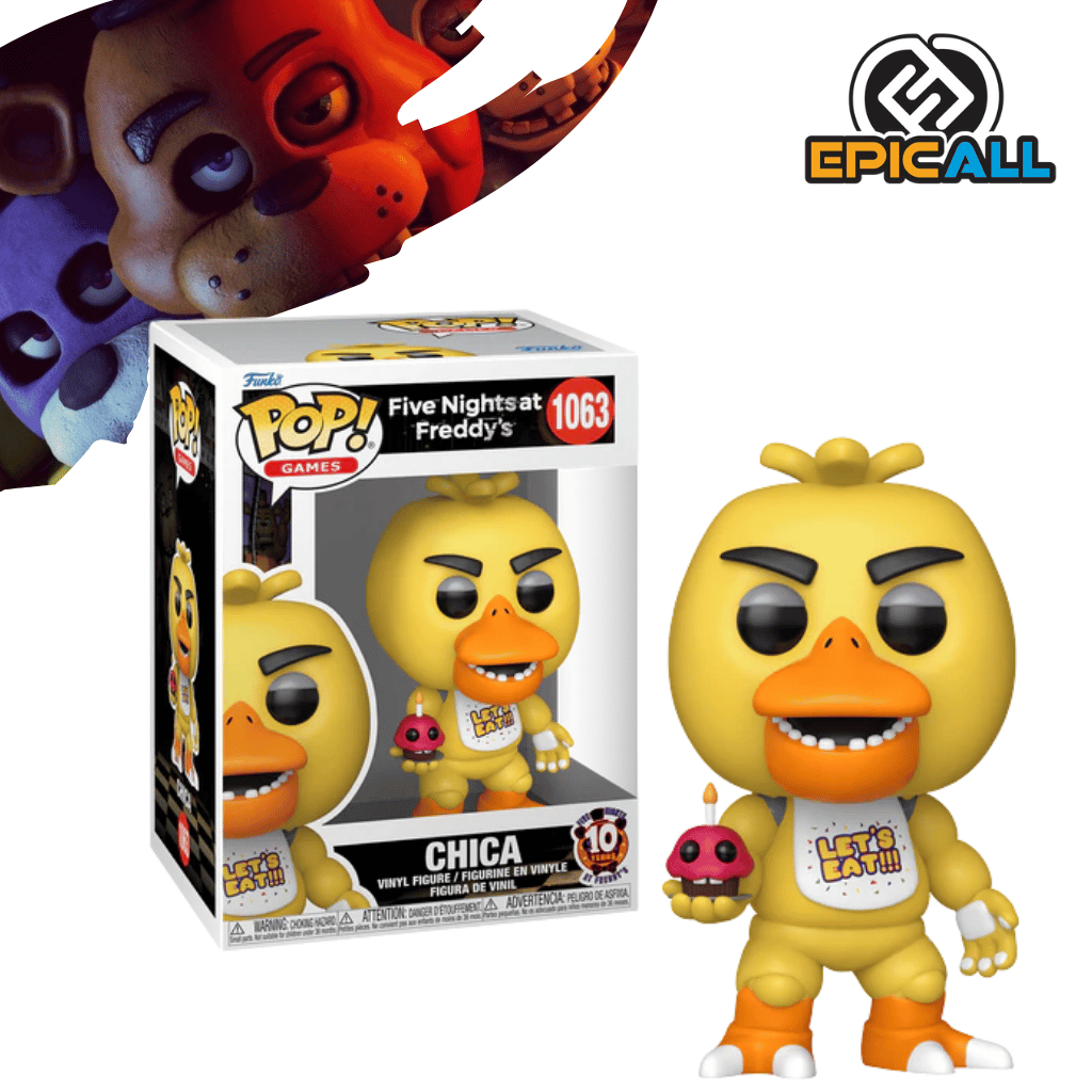 Un Funko POP de Chica, la gallina animatrónica amarilla. La figura es de color amarillo brillante, con un pico naranja, grandes ojos negros y una expresión de boca abierta. Lleva un babero blanco con la frase "LET'S EAT!!!" en letras rosadas y un cupcake rosa con una vela en su mano izquierda. La figura tiene los ojos grandes y redondos, característicos de los Funko POP. La caja del Funko POP se ve detrás de la figura.