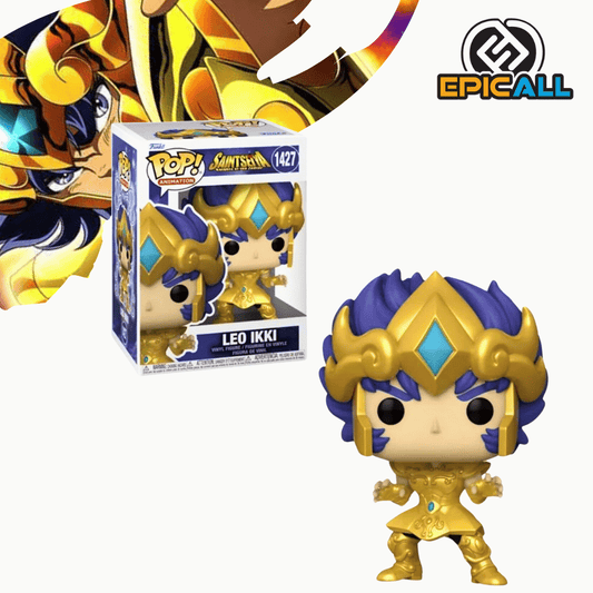 Una figura de vinilo de Ikki de Leo, el caballero de oro de Leo en la serie Saint Seiya. Ikki está representado con su armadura dorada y su cabello negro largo. Tiene una expresión seria y está en una pose de combate. La figura está colocada sobre una base.