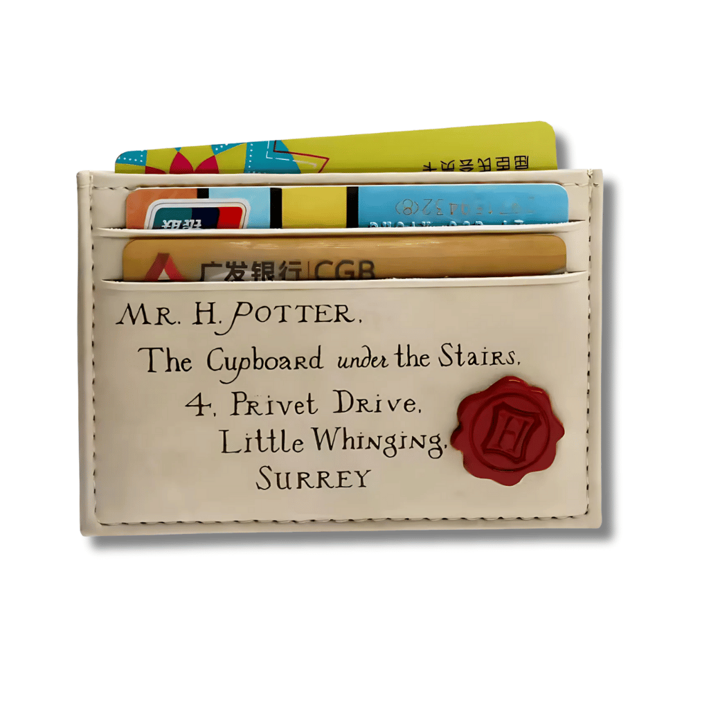 Billetera y Porta Tarjetas Delgado - Harry Potter - Carta De Hogwarts, con fondo blanco.
