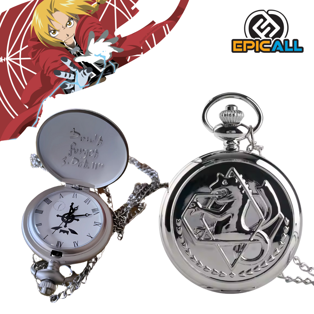 Un reloj de bolsillo de metal con una cadena. La cara del reloj tiene un diseño circular con números romanos y el símbolo alquímico de los Elric en el centro. La parte trasera del reloj tiene grabados detalles relacionados con la serie Fullmetal Alchemist.