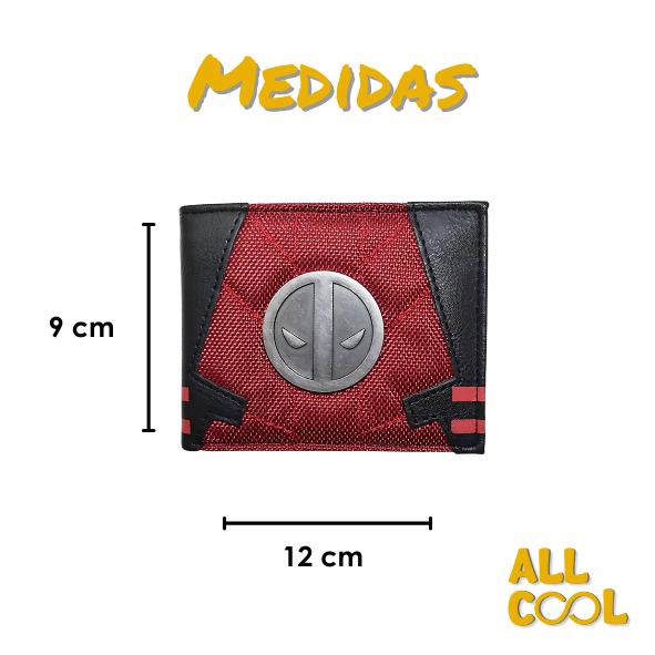 Medidas de la billetera de Deadpool, 9cm de alto y 12cm de ancho, cerrada.