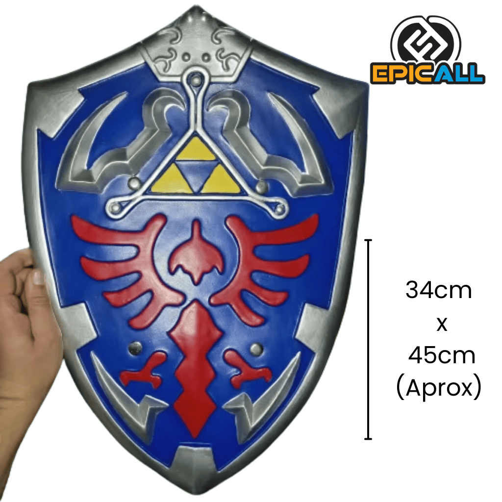 Un escudo grande de color azul con bordes plateados. En el centro del escudo se encuentra el símbolo de la Trifuerza y el escudo de Hyrule. El escudo tiene un aspecto medieval y está diseñado para colgar en la pared.