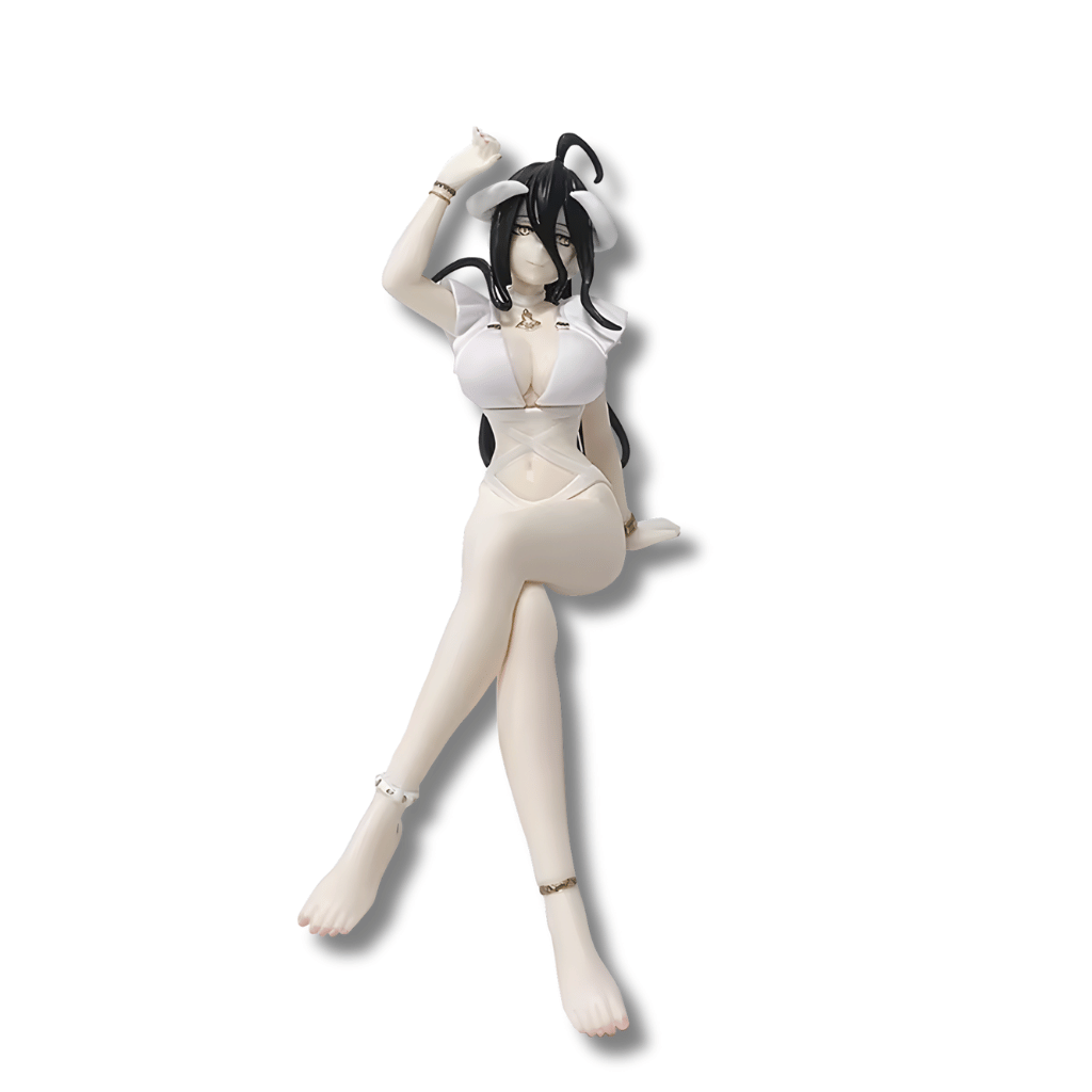 Una figura de estatua de Albedo del anime Overlord, de unos 18 cm de altura. La figura tiene cabello negro y alas negras, cuernos negros, y lleva un conjunto de lencería de dos piezas de color blanco, con guantes a juego. Está sentada con las piernas extendidas y una mano levantada junto a su cabeza.