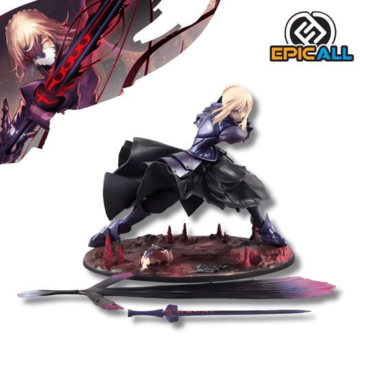 Una figura de estatua de Artoria Pendragon Alter Saber del anime Fate/Stay Night. El personaje tiene el cabello rubio y viste una armadura de colores oscuros (negro y púrpura), con una capa. Está en una pose de combate dinámica con una gran espada que tiene efectos visuales de energía. La figura está montada sobre una base oscura y roja que simula terreno de batalla.
