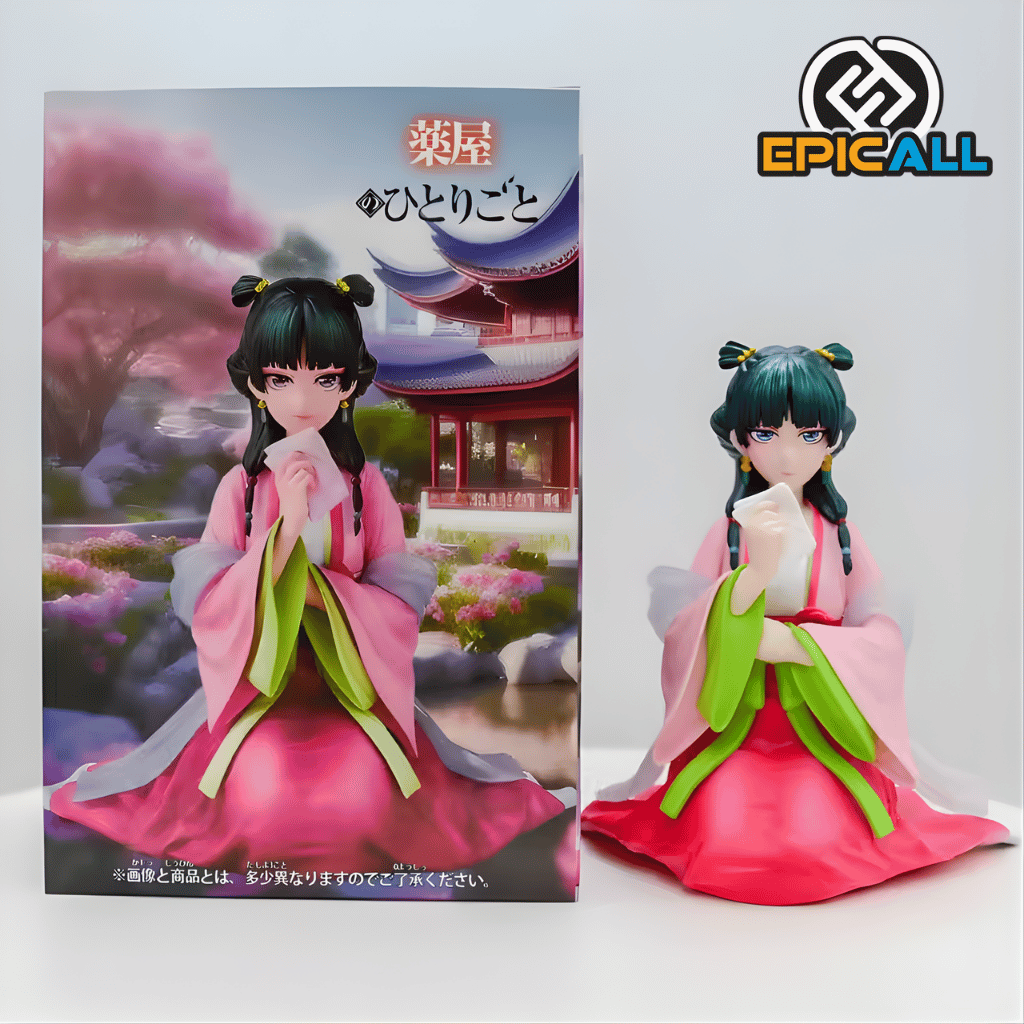 Figura de estatua de Maomao del anime Los Diarios de la Boticaria. El personaje aparece sentado con las piernas cruzadas ocultas por su kimono. Viste un traje tradicional compuesto por una túnica rosa sobre una falda roja, con amplias mangas de color verde brillante y un chal blanco translúcido. Maomao tiene el cabello oscuro recogido en dos moños laterales y sostiene un pequeño pañuelo blanco con su mano derecha cerca de su barbilla.