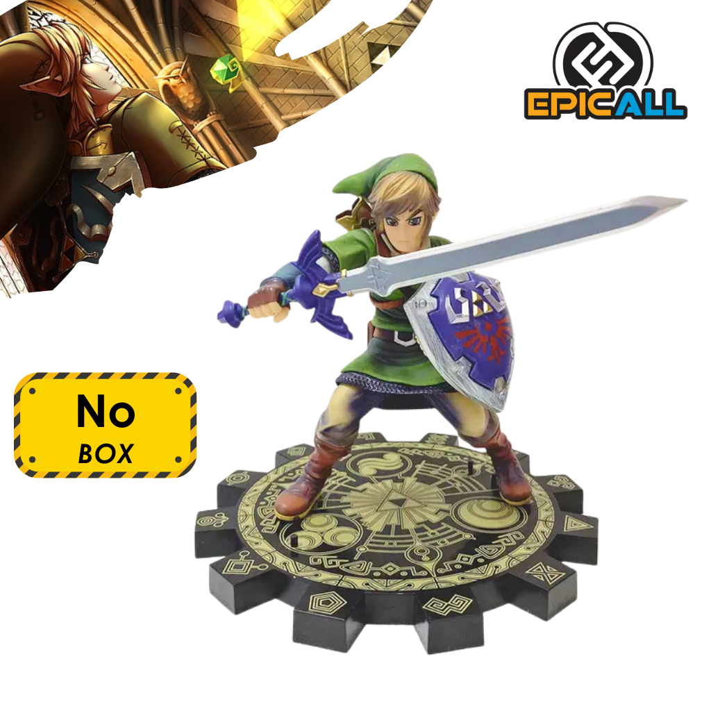 Una figura de acción de Link, el protagonista de la saga The Legend of Zelda. Link está representado en una pose dinámica, empuñando la Espada Maestra y sosteniendo el Escudo Hyliano. La figura está colocada sobre una base circular con diseños inspirados en el Templo del Tiempo. Link viste la túnica verde característica y lleva la gorra de Kokiri.