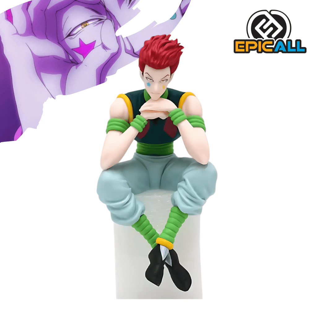 Una figura de acción de Hisoka Morow, un personaje del anime Hunter x Hunter. Hisoka está representado sentado, con su cabello rojo, ojos rojos y un traje característico. Tiene una expresión enigmática y está sosteniendo una mano cerca de su rostro. La figura está colocada sobre una base simple.
