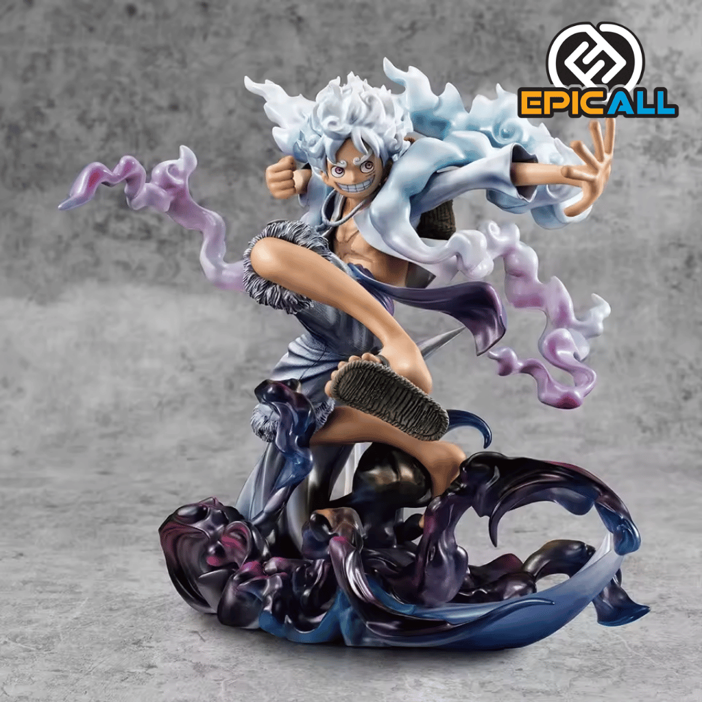 Foto real de la figura vista frontal, con un fondo gris.