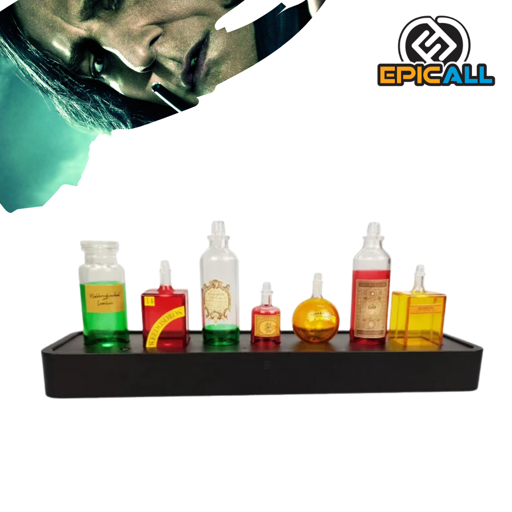 Un conjunto de seis frascos de vidrio de diferentes tamaños y formas, colocados sobre una base de madera negra. Cada frasco esta pintado de una forma en la que parece tener un líquido de color brillante y tiene una etiqueta con un nombre de poción ficticio. Los frascos están iluminados desde la base, creando un efecto mágico.