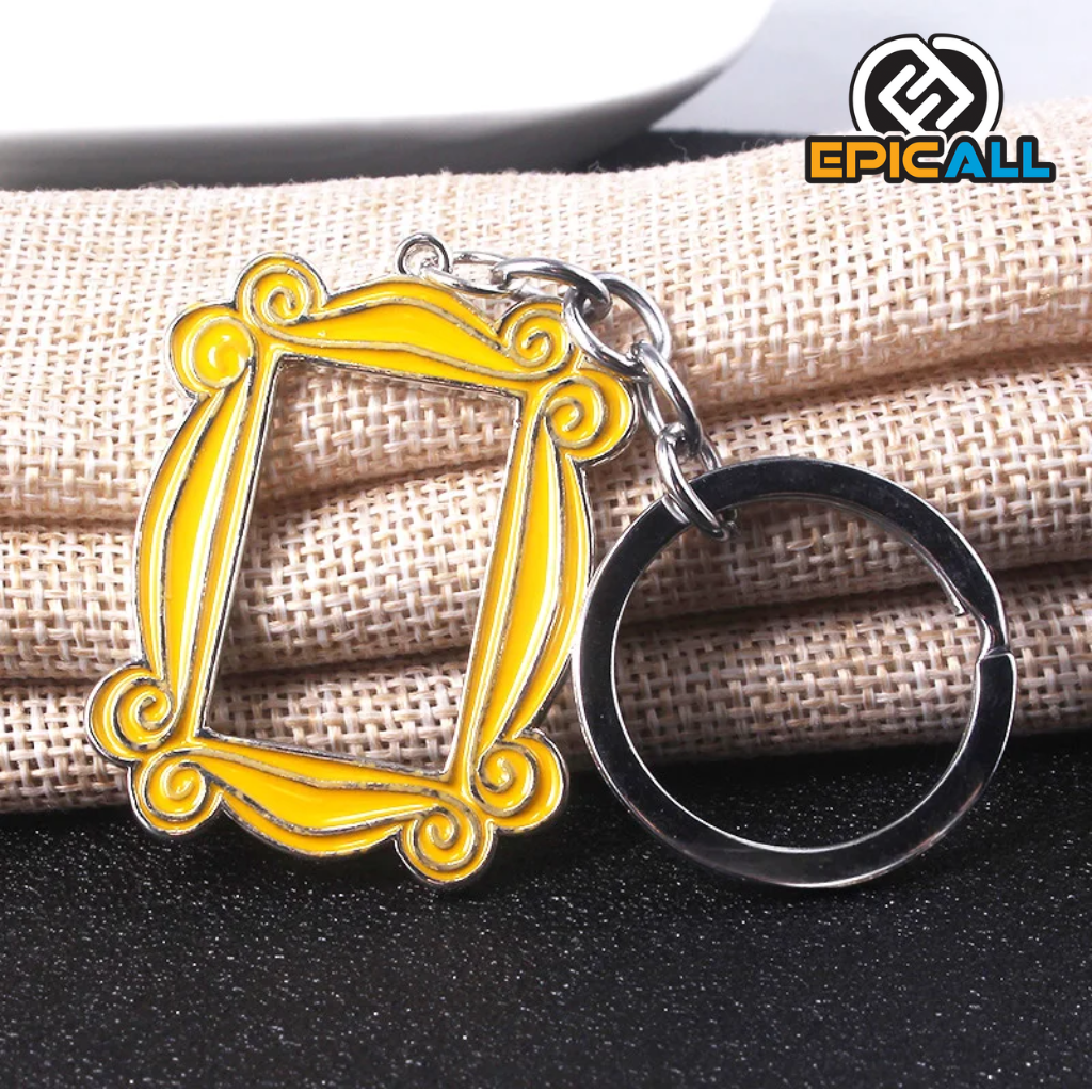 Llavero de aluminio, referente a la serie de television Friends.. Es el marco amarillo de la mirilla de la puerta.