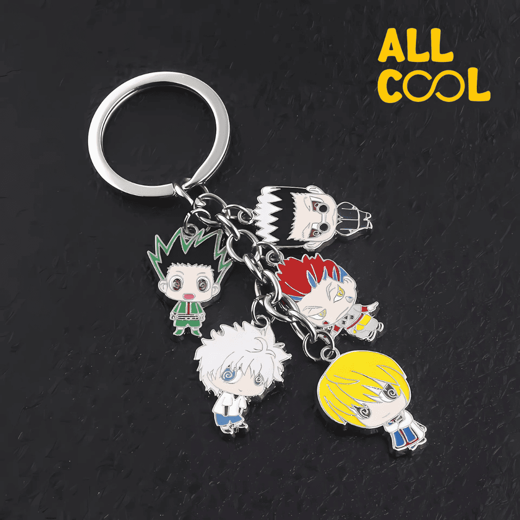 Foto real del llavero, en un fondo negro.