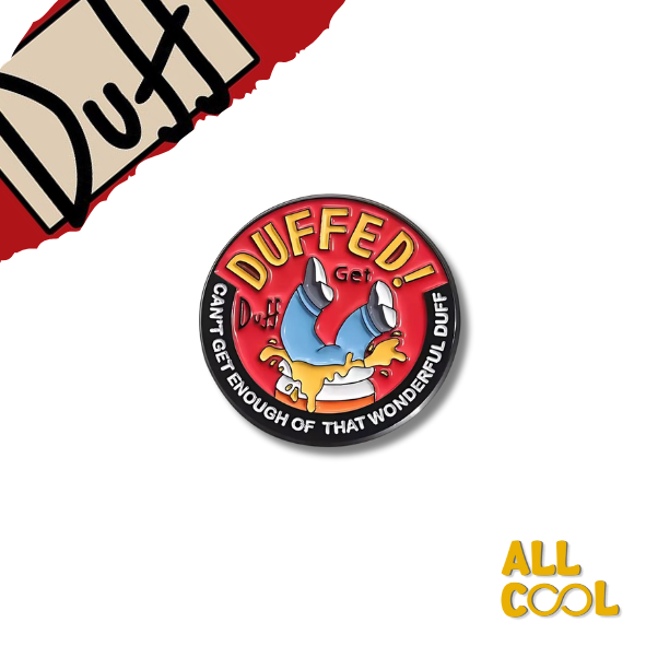 Pin redondo con una ilustración de Los Simpsons que dice ‘Duffed!’ y una imagen de homero denro de una lata de cerveza sobre un fondo rojo