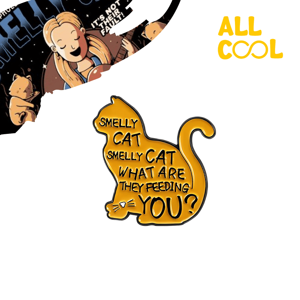 Un pin metálico con la imagen de un gato y la frase "Smelly Cat" de la serie Friends. El gato es de color naranja y la frase está escrita en un estilo divertido. El pin tiene un fondo blanco.