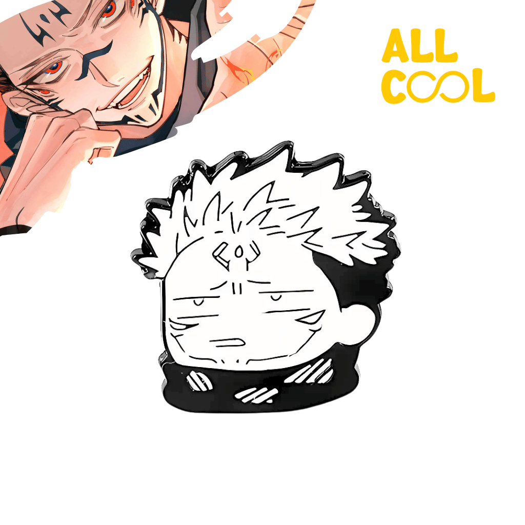 Un pin metálico con la imagen de Sukuna en blanco y negro. Sukuna tiene una expresión amenazante y está representado con detalles característicos de su apariencia. El pin tiene un diseño detallado y un acabado brillante.