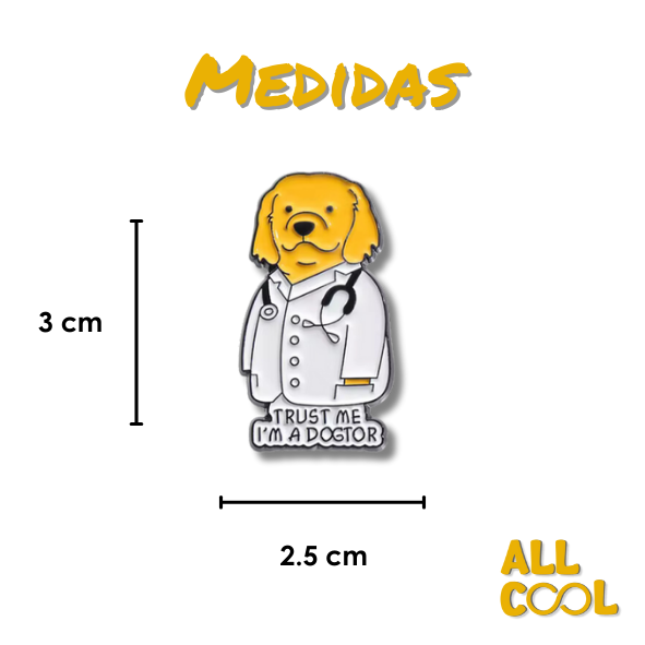 Imagen de un pin metálico con un perro con bata de doctor y la frase “Trust Me I’m Dogtor”. El pin mide 3 cm de alto y 2.5 cm de ancho.