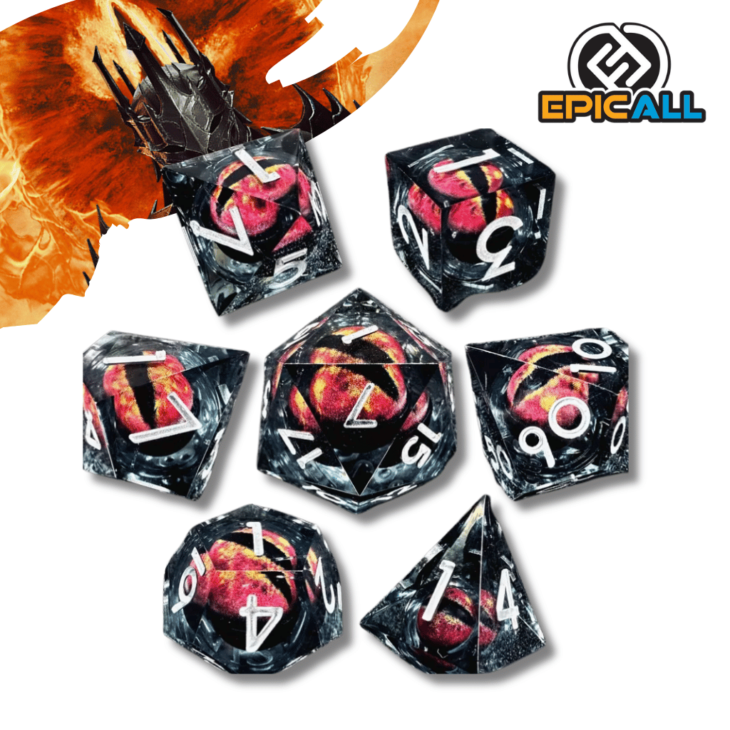 Un set de dados para rol con diseño inspirado en el Ojo de Sauron de El Señor de los Anillos. Los dados son de color negro con detalles en rojo y tienen la forma del Ojo de Sauron.