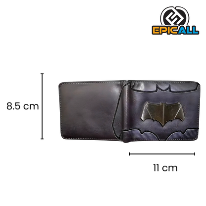 Medidas de la billetera cerrada, 8.5cm de alto por 11cm de ancho.