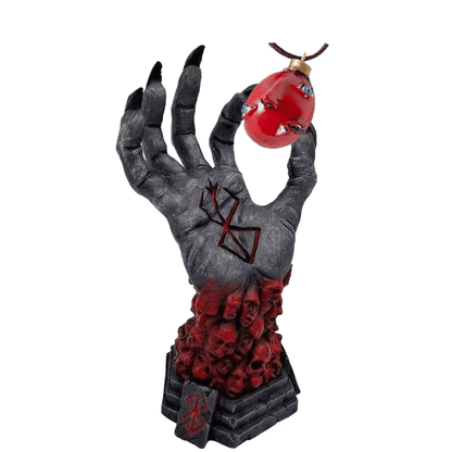 Estatua decorativa de la Mano de Dios de Berserk con base de rostros y almas sufrientes, la marca del sacrificio grabada en la palma y sosteniendo un collar de Behelit rojo, mostrando una altura aproximada de 20 cm junto al logotipo de Epicall.