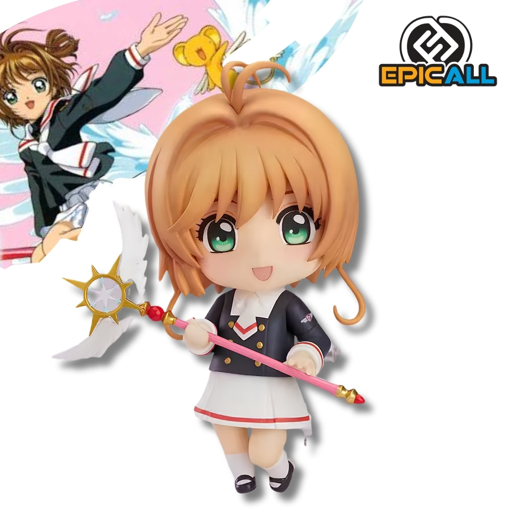 Figura coleccionable articulada tipo Nendoroid de 10 cm de altura de Sakura Kinomoto de Sakura Cardcaptor Clear Card, vistiendo el uniforme escolar de la secundaria Tomoeda con saco azul marino y falda blanca, sosteniendo el Báculo de los Sueños con estrella y alas.