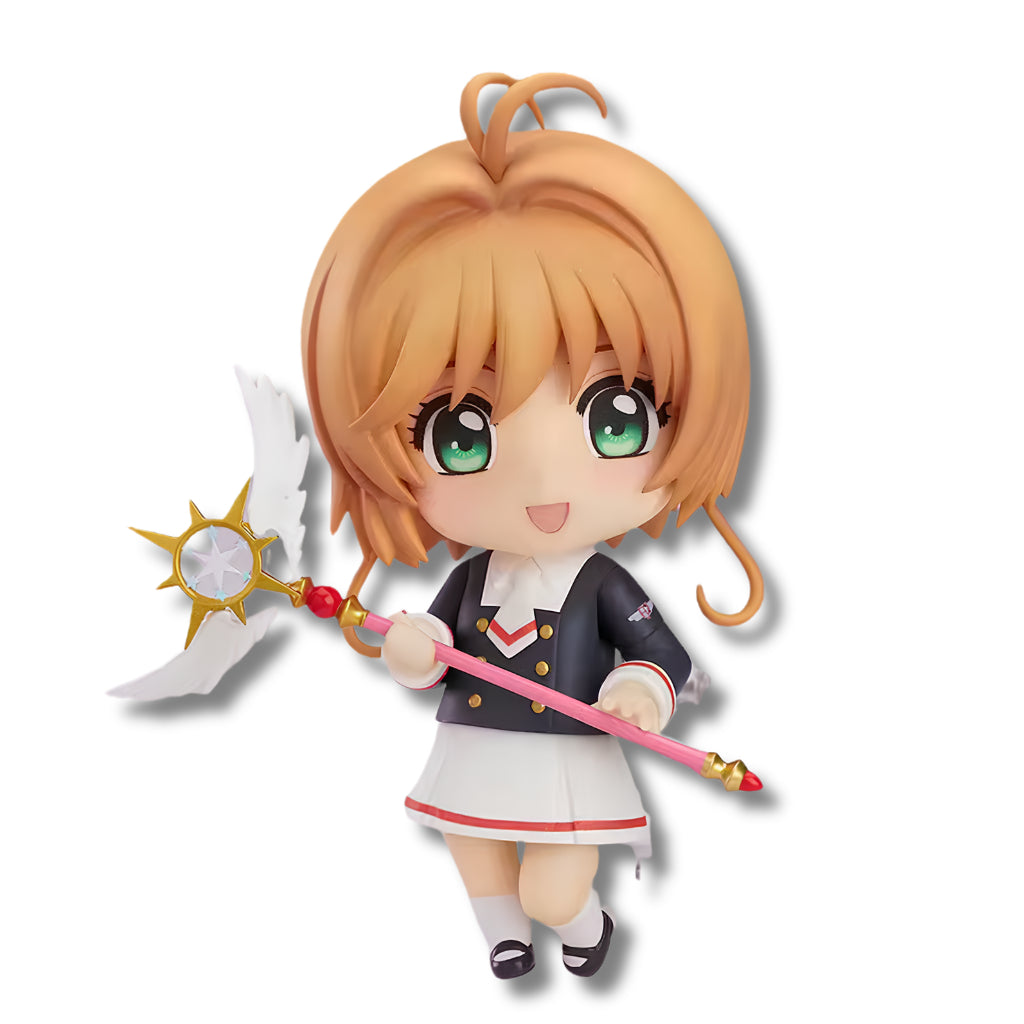 Figura coleccionable articulada tipo Nendoroid de 10 cm de altura de Sakura Kinomoto de Sakura Cardcaptor Clear Card, vistiendo el uniforme escolar de la secundaria Tomoeda con saco azul marino y falda blanca, sosteniendo el Báculo de los Sueños con estrella y alas.