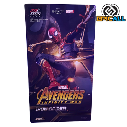 Una figura de acción articulada de Iron Spider, una versión de Spider-Man con un traje metálico y patas mecánicas. La figura está en una pose dinámica, con los brazos extendidos y las patas mecánicas desplegadas. Tiene un traje rojo y negro con detalles dorados. 