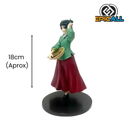 Foto de la figura de Maomao con fondo blanco, vista desde su lado derecho.