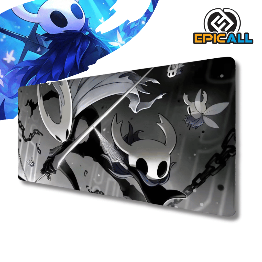 Mouse pad gamer rectangular de 30x60 cm con diseño monocromático de Hollow Knight, presentando al Recipiente Puro y al Caballerito luchando con espadas entre cadenas y criaturas del abismo sobre un fondo en blanco y negro.