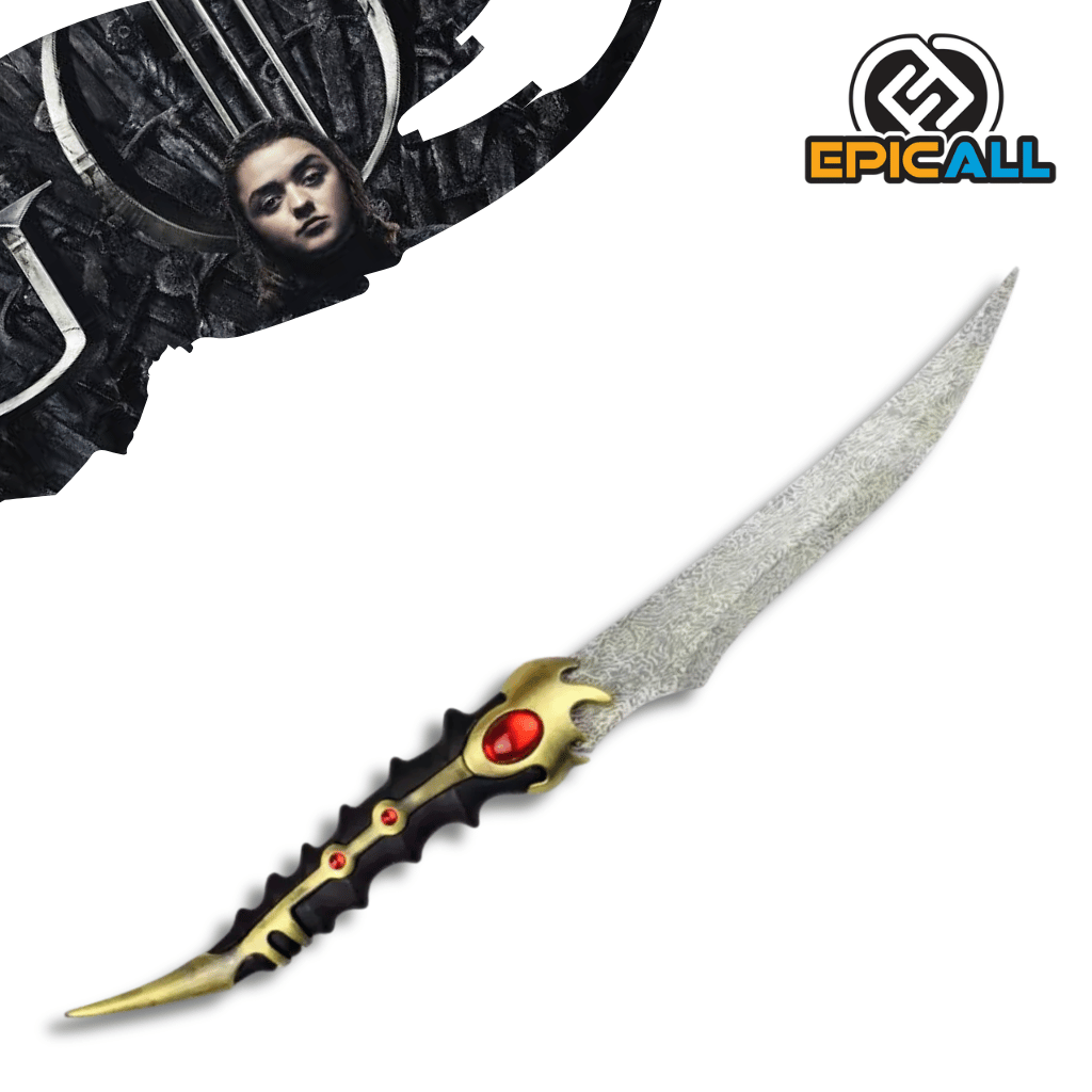 Réplica de la daga de acero valyrio de Arya Stark de Game of Thrones, con hoja curva de patrones grabados, empuñadura oscura y detalles dorados incrustados con gemas rojas.