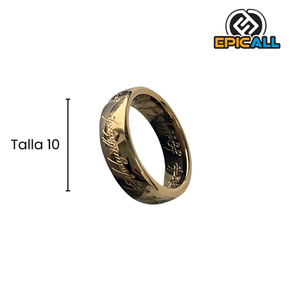 Imagen de un anillo dorado con grabados élficos, réplica del Anillo Único de El Señor de los Anillos, en talla 10.