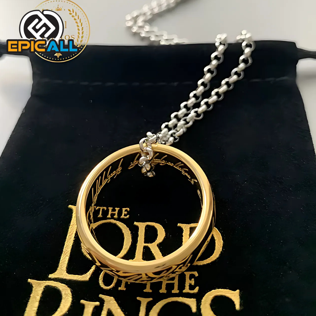 Imagen de un anillo dorado con grabados élficos, réplica del Anillo Único de El Señor de los Anillos, en talla 10.