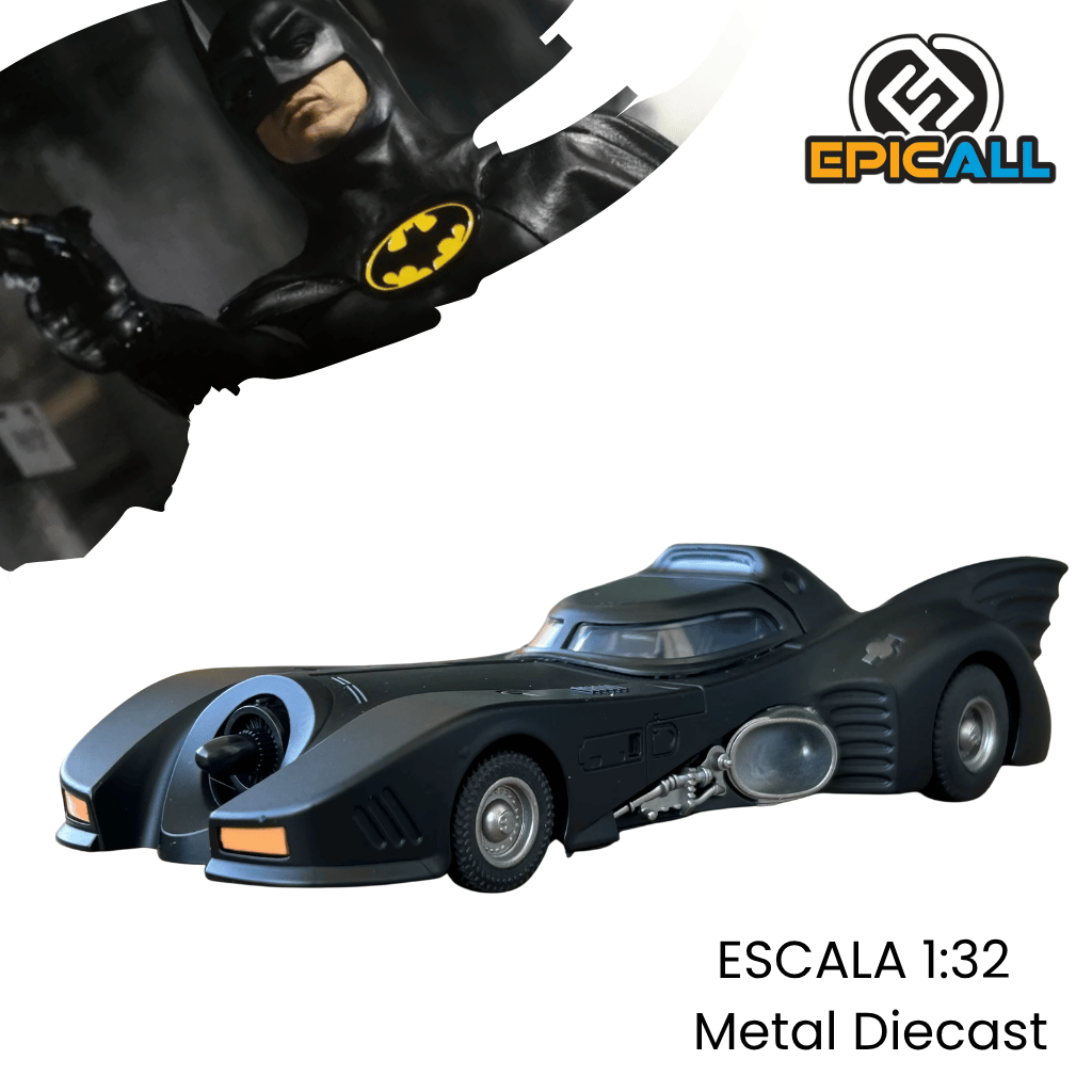 Auto coleccionable a escala 1:32 del Batimóvil clásico de Batman en color negro mate, sostenido en la palma de una mano, destacando su diseño aerodinámico, aletas traseras y acabados metálicos.