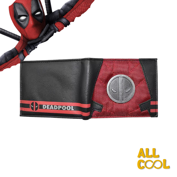 Billetera Deadpool roja y negra con logo metálico de Marvel