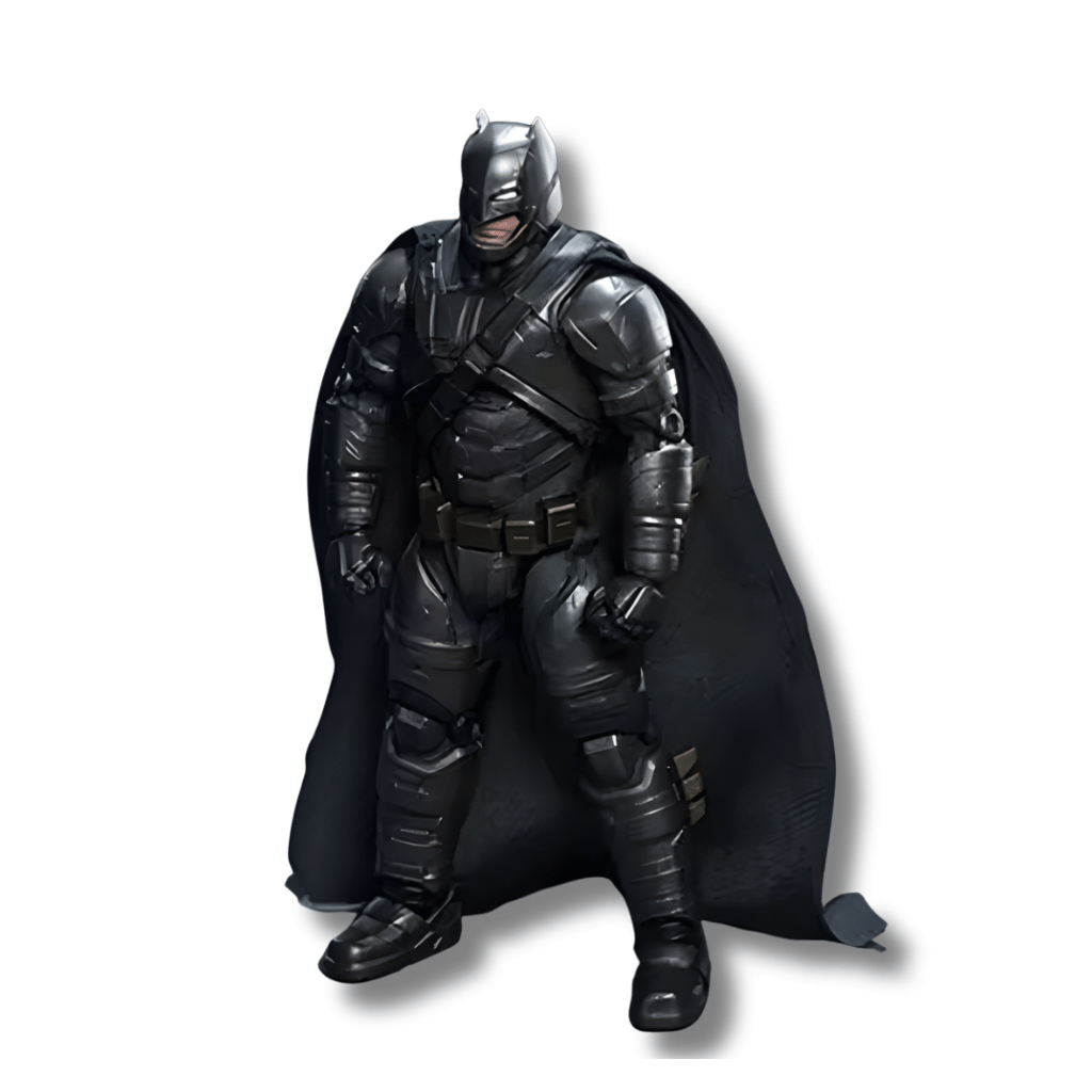 Una figura de acción articulada de Batman con Armadura, de color negro o gris oscuro, de unos 18 cm de alto. El personaje está de pie, y junto a él se exhiben diversos accesorios, incluyendo manos intercambiables, una lanza verde, una pistola y una base de exhibición redonda y negra con el símbolo de Superman.