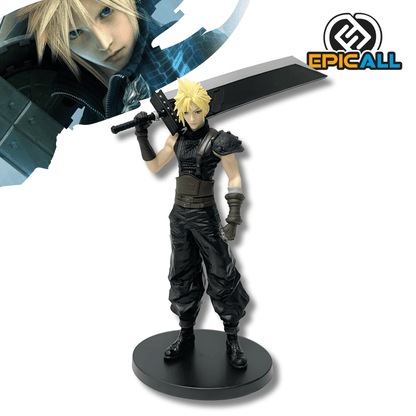 Una figura de estatua de Cloud Strife del videojuego Final Fantasy VII. El personaje tiene el cabello rubio puntiagudo y viste un atuendo negro de mercenario. Sostiene la gigantesca espada, Buster Sword, sobre su hombro, y está de pie sobre una base circular negra.