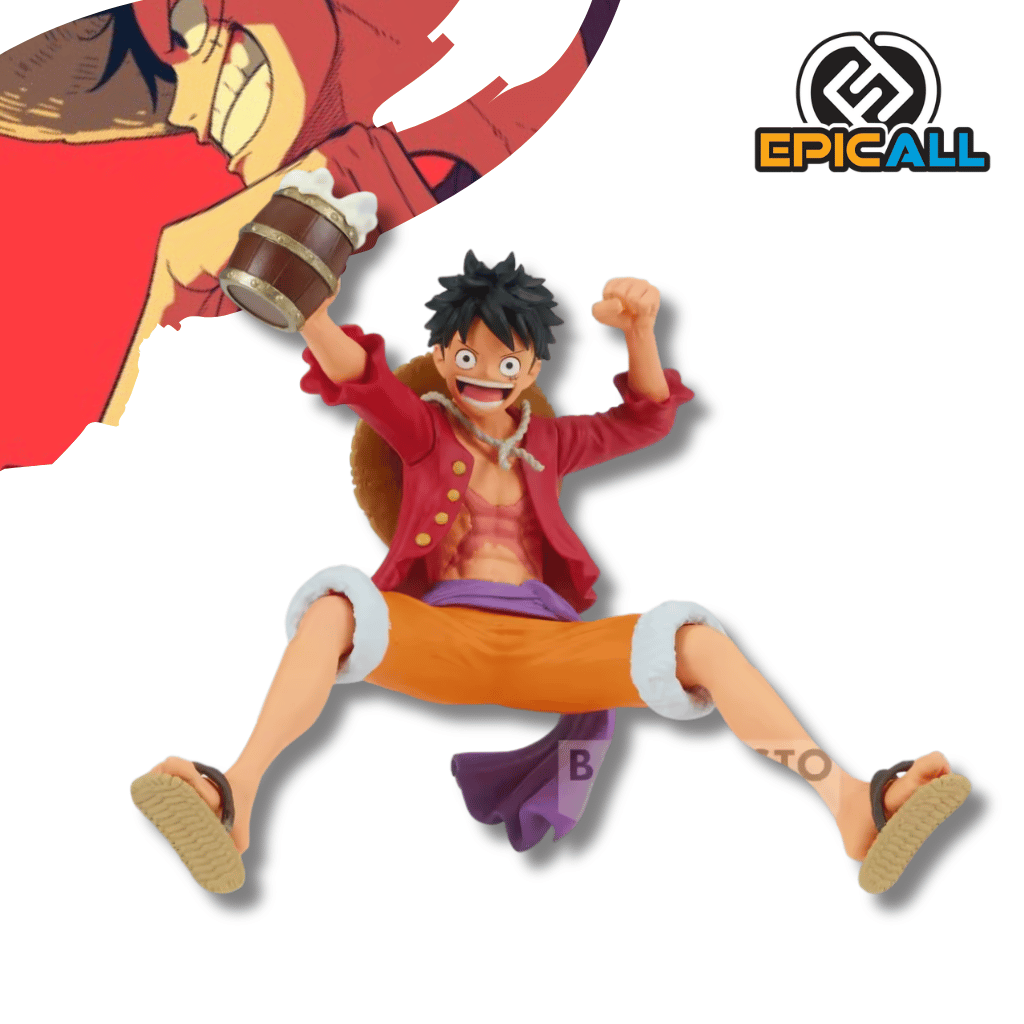 Estatua de Monkey D. Luffy de One Piece saltando con un tarro de bebida en un banquete pirata. El personaje viste su camisa roja abierta, pantalones naranjas y lleva su sombrero de paja a la espalda.