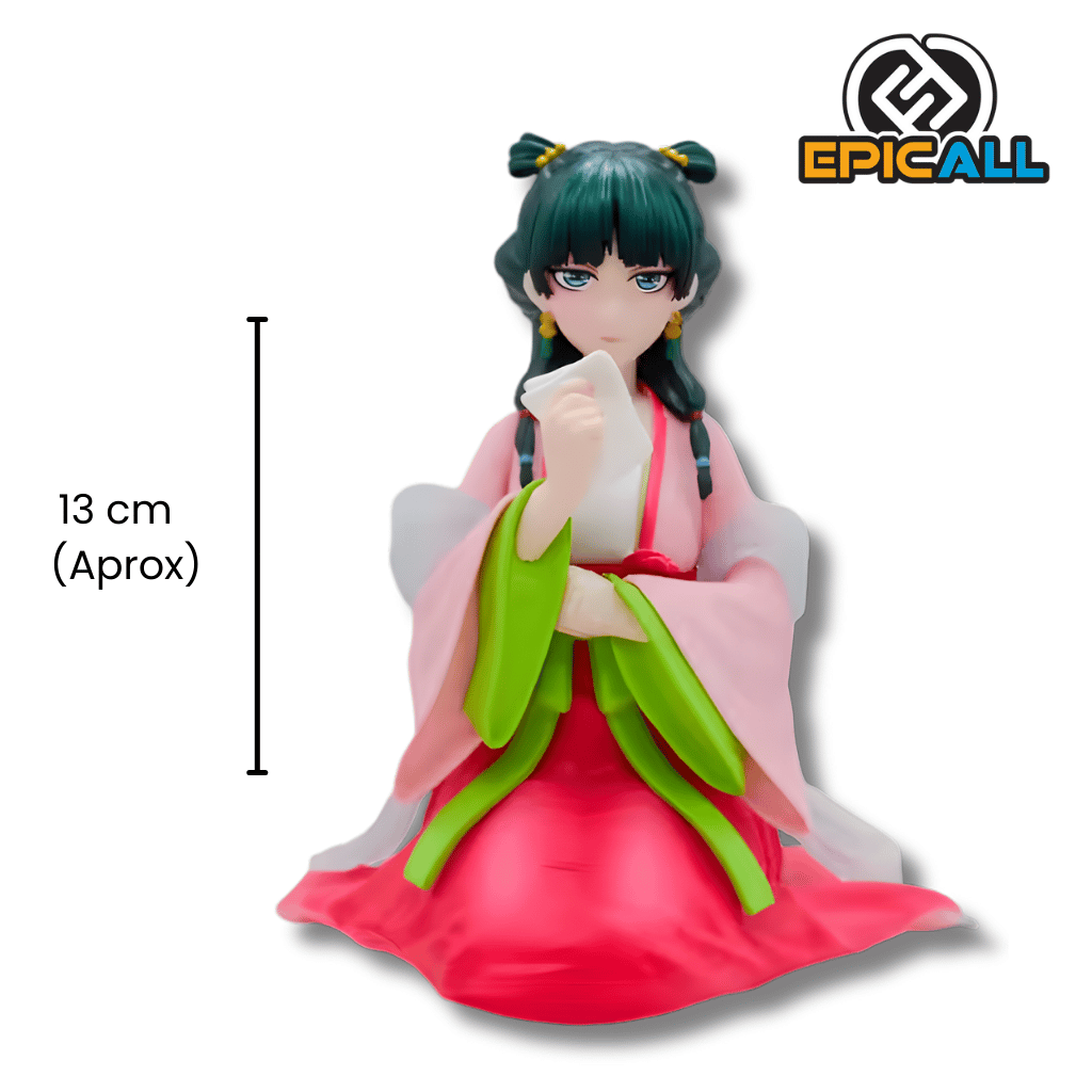 Figura de estatua de Maomao del anime Los Diarios de la Boticaria. El personaje aparece sentado con las piernas cruzadas ocultas por su kimono. Viste un traje tradicional compuesto por una túnica rosa sobre una falda roja, con amplias mangas de color verde brillante y un chal blanco translúcido. Maomao tiene el cabello oscuro recogido en dos moños laterales y sostiene un pequeño pañuelo blanco con su mano derecha cerca de su barbilla.