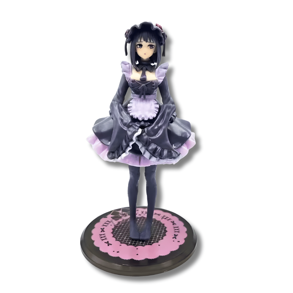 Una figura de estatua de Marin Kitagawa del anime My Dress-Up Darling, de unos 19 cm de altura. La figura viste un traje de maid de color negro y morado pálido con un delantal blanco, un tocado en la cabeza y lleva medias. Está de pie sobre una base circular de color negro y rosa con patrones.