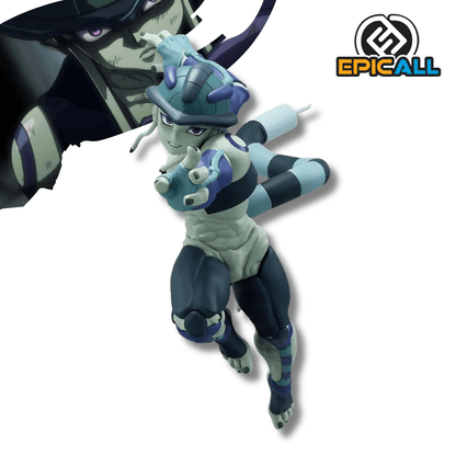 Estatua de Meruem de Hunter x Hunter en una pose de ataque dinámica, con la mano derecha extendida hacia adelante, mostrando su característica piel segmentada verde y morada y su larga cola con aguijón.
