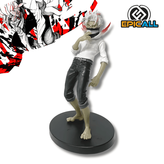 Una figura de estatua de Okarun del manga DanDaDan, de unos 17 cm de altura. El personaje tiene cabello y cejas blancos, viste una camisa blanca y pantalones oscuros. Está inclinado hacia un lado, con una mano cerca de su boca y una expresión misteriosa o burlona.