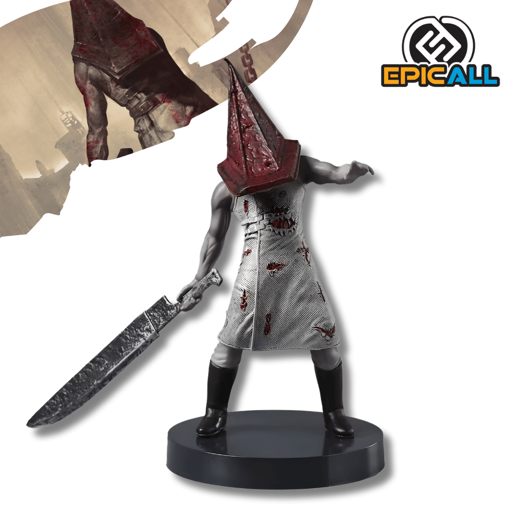 Figura de estatua de Pyramid Head de 18 cm sobre un fondo neutro. El personaje viste un delantal largo de color beige sucio y ensangrentado, tiene los brazos musculosos y desnudos, y porta su icónico casco piramidal metálico y oxidado. Con su mano derecha sujeta un enorme cuchillo metálico desgastado que descansa sobre el suelo. La pose es encorvada y amenazante.