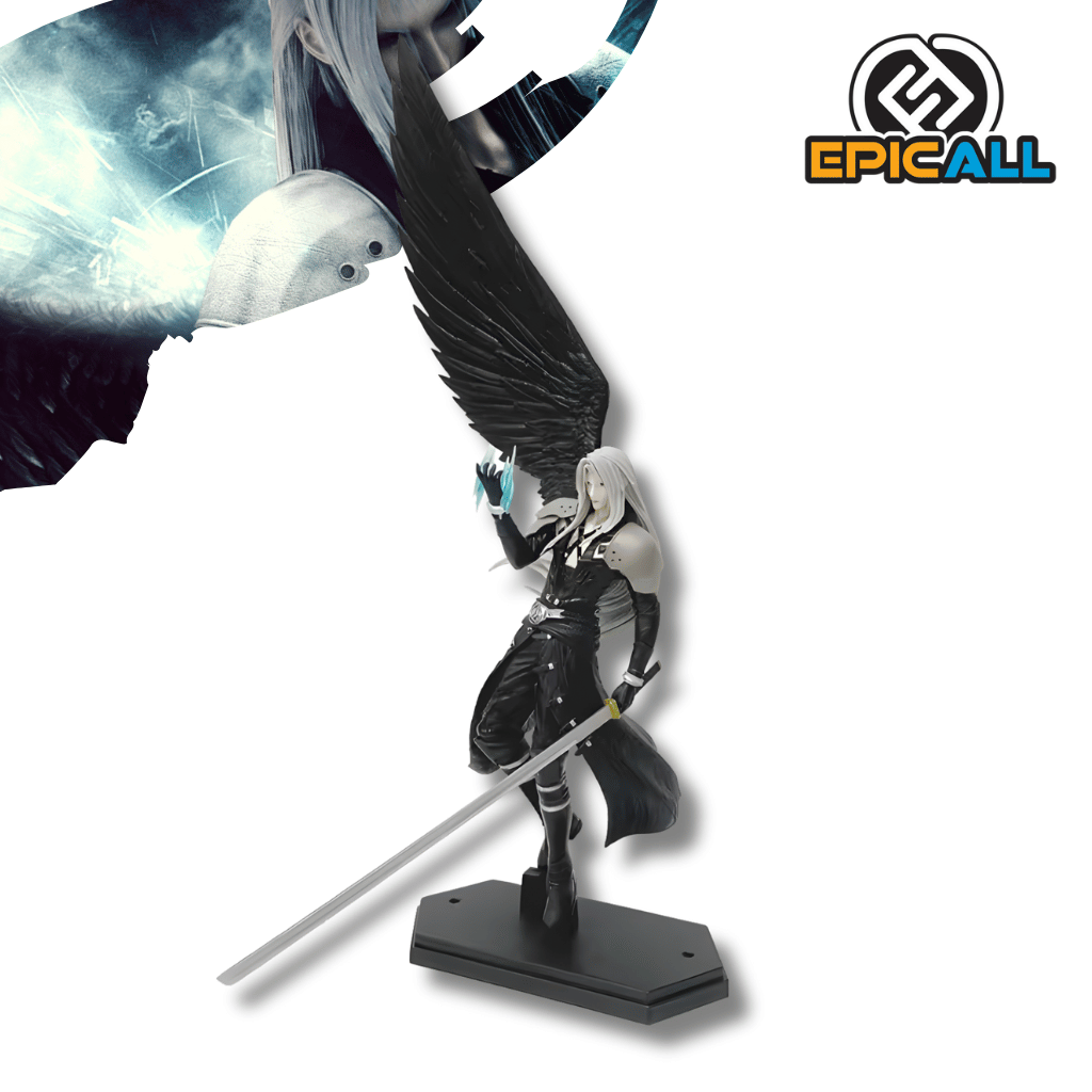 Una figura de estatua de Sephiroth de Final Fantasy VII de 44 cm. El personaje tiene cabello plateado largo, un atuendo negro de SOLDIER y una gran ala de color negro en la espalda. Está de pie sobre una base negra y sostiene una larga katana plateada (la Masamune) con su mano izquierda.