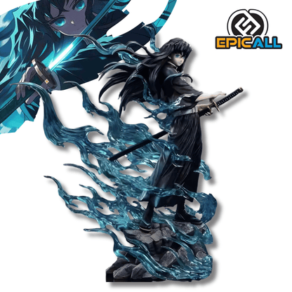 Estatua de Tokito Muichiro de Demon Slayer sobre una base de rocas, rodeado por grandes efectos de niebla azul translúcida y sosteniendo su katana nichirin.