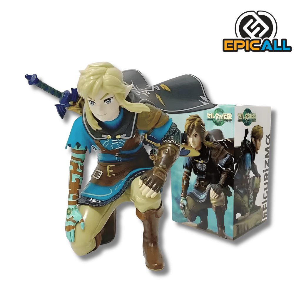Figura de colección de Link del videojuego The Legend of Zelda: Tears of the Kingdom de 12 cm de altura. El héroe aparece en una pose arrodillada sobre una pierna, vistiendo su túnica azul con detalles marrones y una capa oscura ondeante detrás. Su brazo derecho muestra grabados de color turquesa, y en su espalda se asoma la empuñadura de su espada. La figura tiene un acabado detallado en el cabello rubio y los rasgos del rostro.