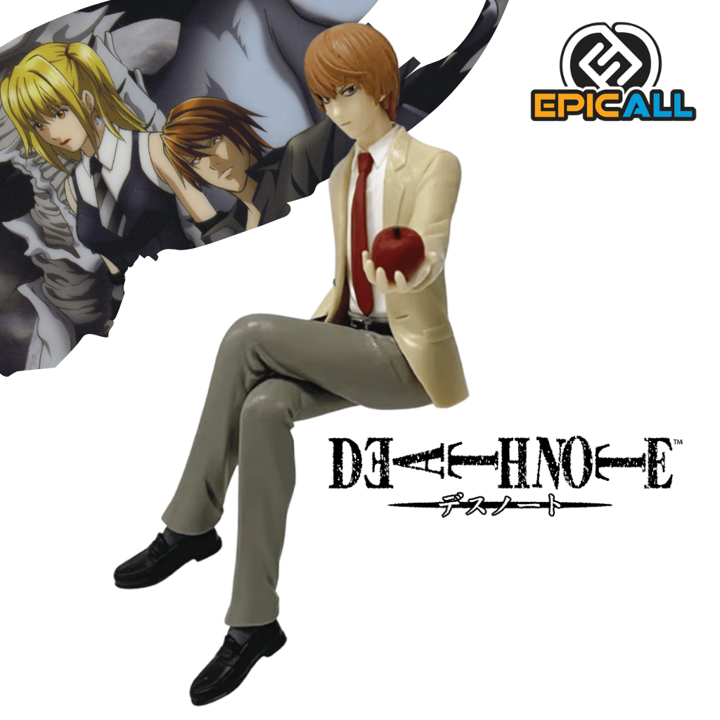 Figura coleccionable de PVC de 16 cm de altura de Light Yagami de Death Note en pose sentada de borde o topper, vistiendo traje formal beige con corbata roja, sosteniendo la Death Note negra en la mano derecha y extendiendo una manzana roja en la palma izquierda.