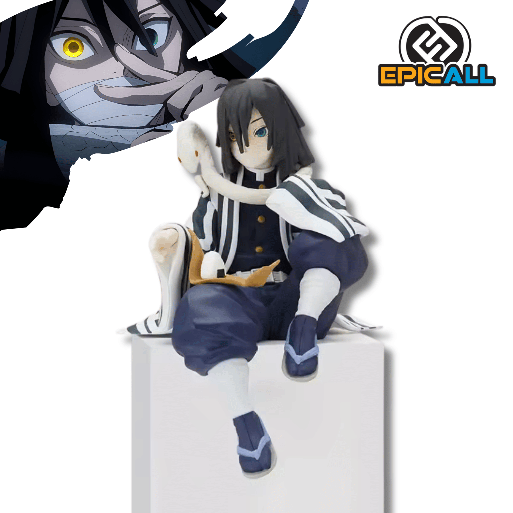 Una figura de estatua del personaje Obanai Iguro del anime Demon Slayer. El personaje viste el uniforme de Cazador de Demonios con un haori a rayas negras y blancas. Está de pie (o en una pose para borde de estante) y se puede distinguir la serpiente Kaburamaru.
